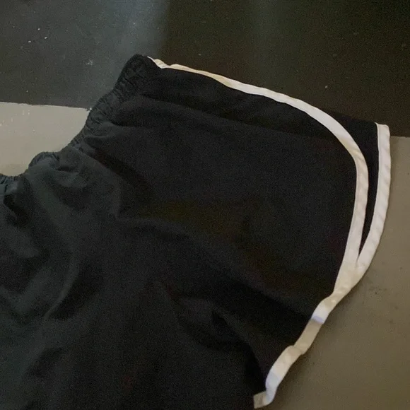 Nike all black womans athletic shorts size small! - Picture 6 of 7